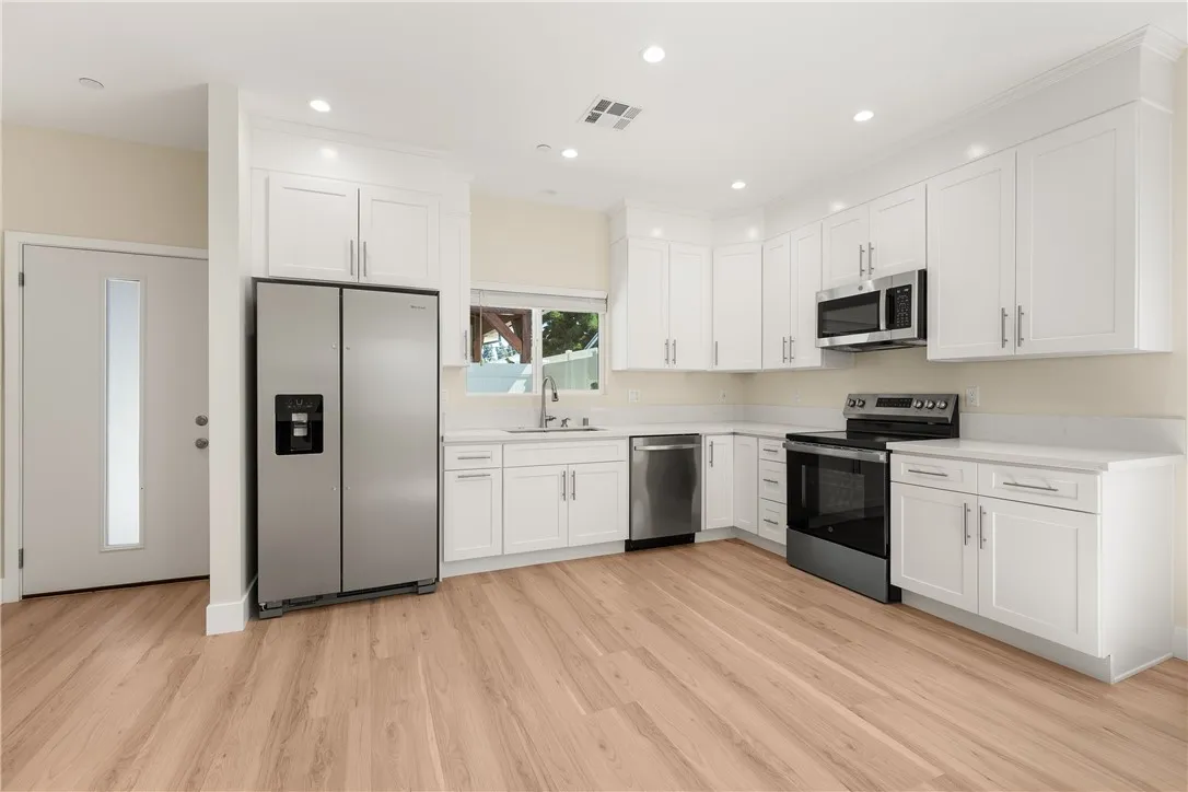 14924 Kittridge St, Van Nuys, California 91405 — photo 4