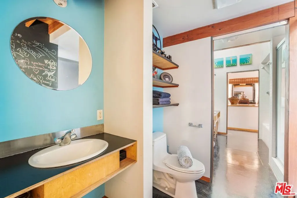 Middle Bedroom Bath