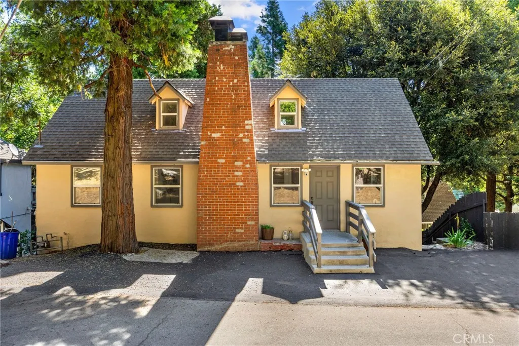 797 W Village