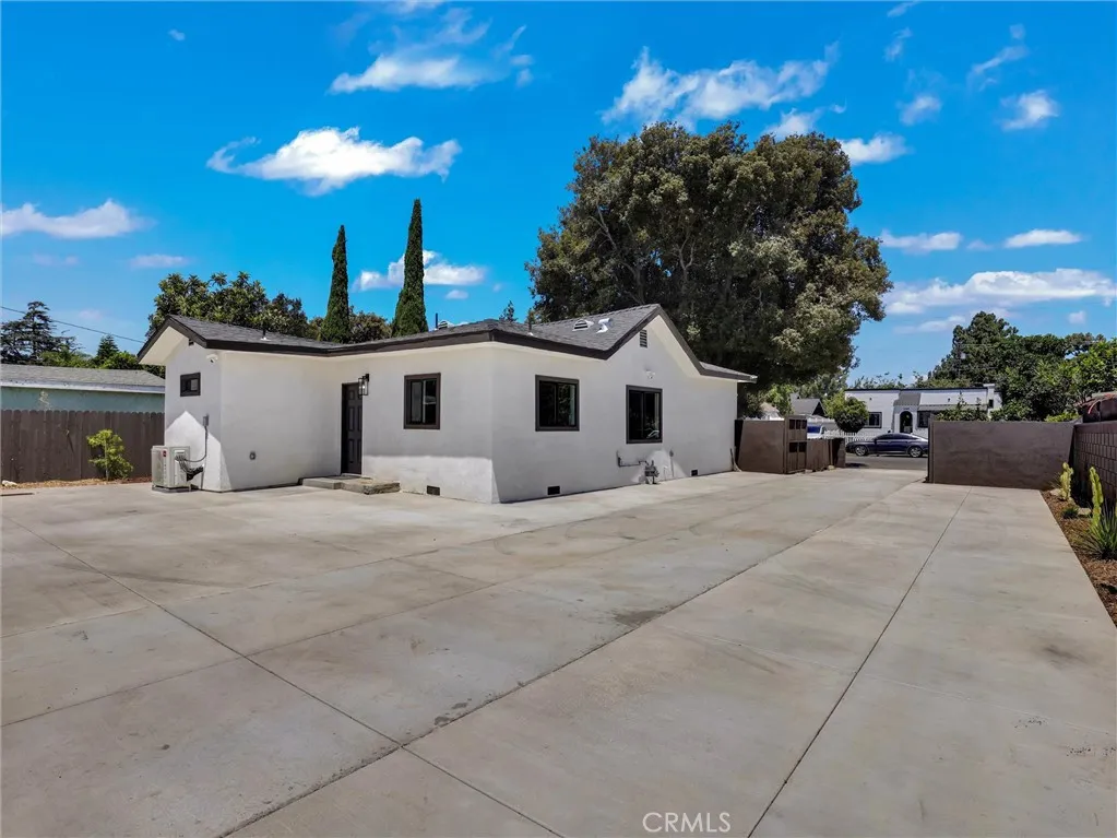 1050 W Chestnut, Santa Ana, California 92703 — photo 4