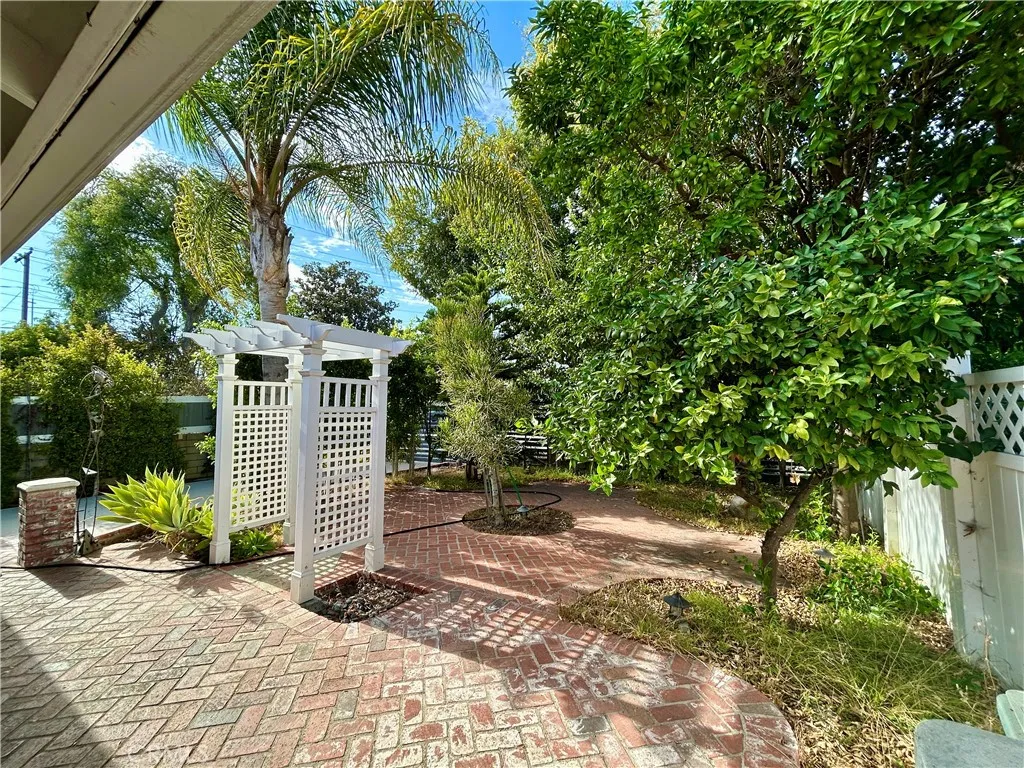 Private Front Yard
