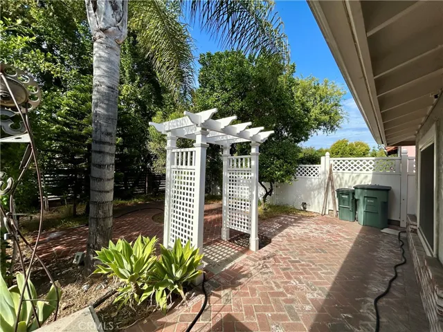 Private Front Yard