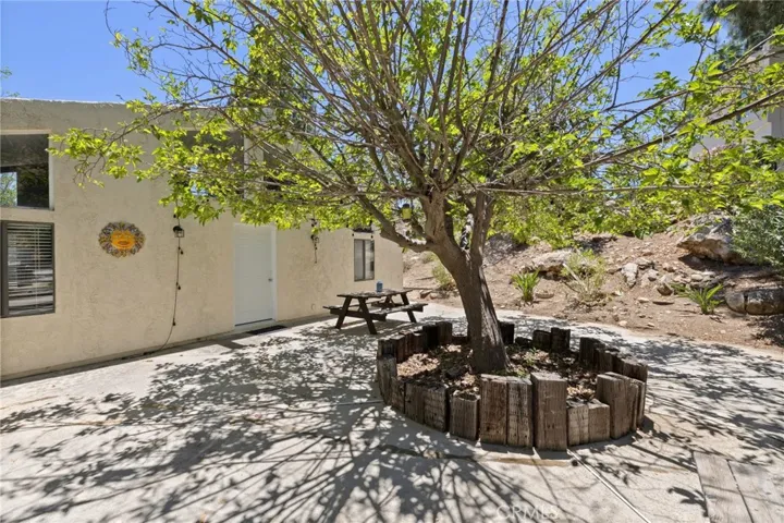 Guest house with courtyard area