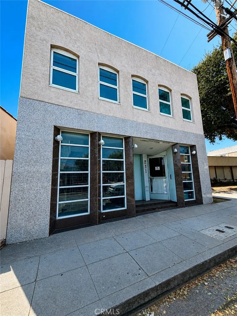211 S Verdugo