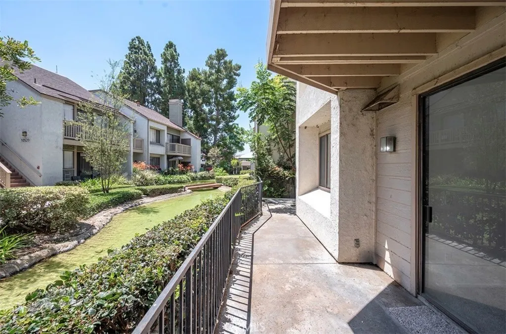 Large Ground level Patio