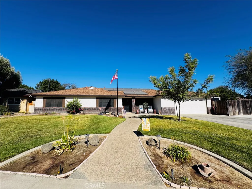2560 Chestnut, Hanford, California 93230 — photo 4