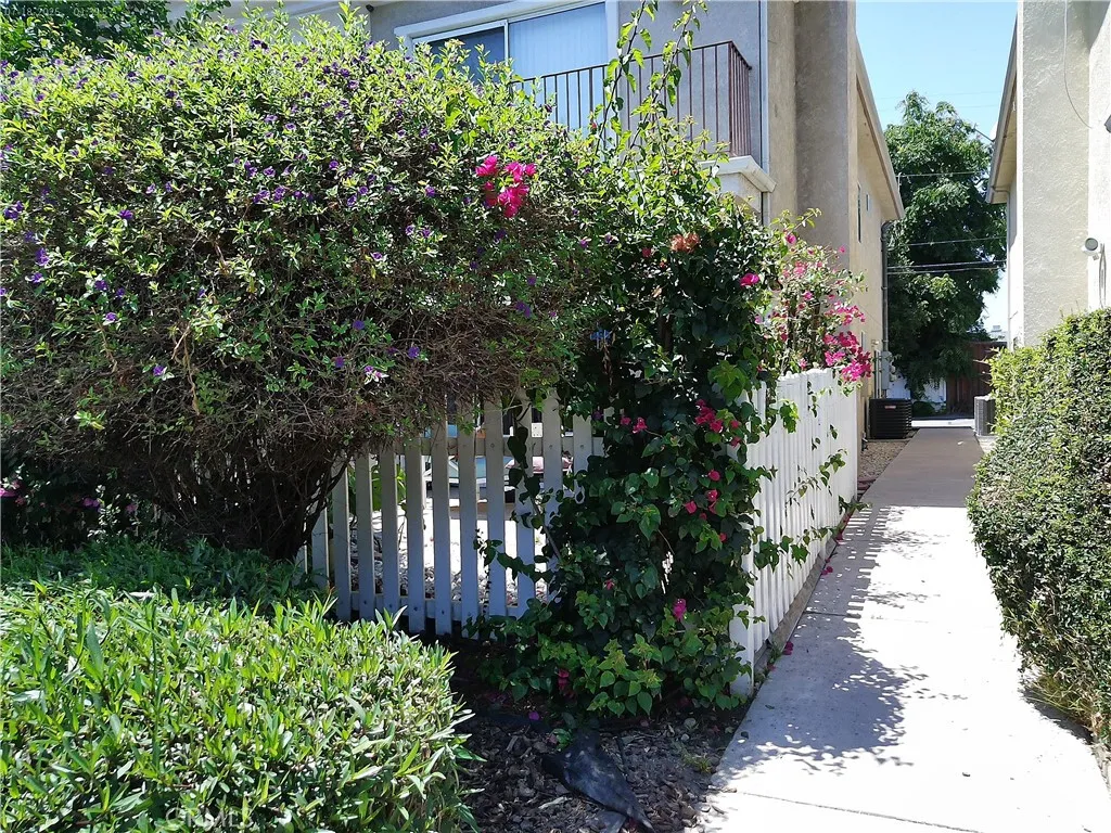 4529 Colfax, Los Angeles, California 91602 — photo 4