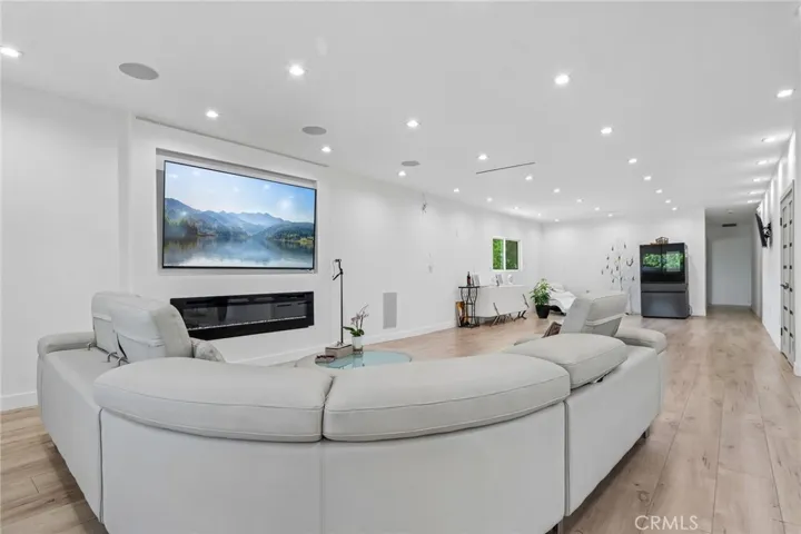 4432 Melbourne Avenue, Los Angeles, California 90027