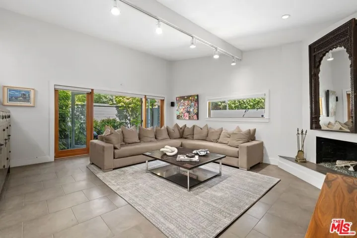 2601 Nichols Canyon Road, Los Angeles, California 90046