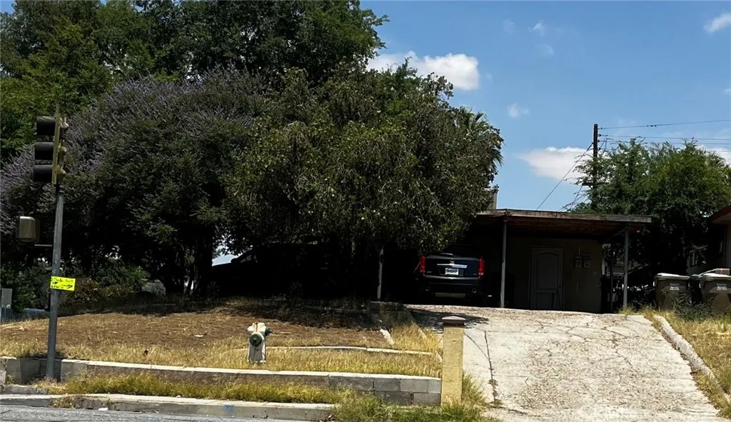 2200 College Ave