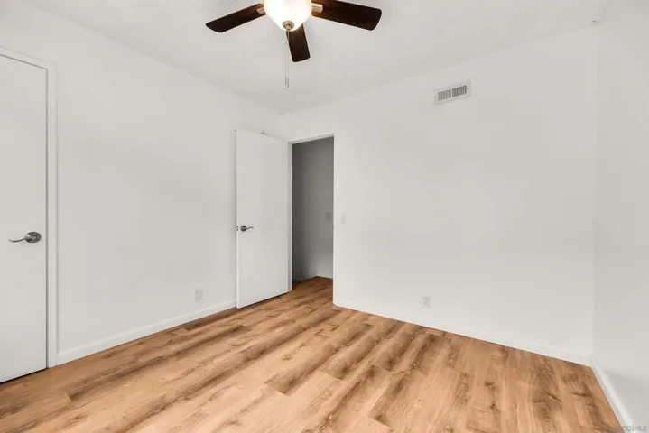 2366 Adirondack Row 6, San Diego, California 92139
