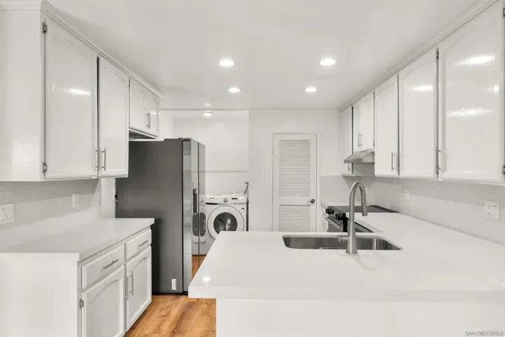 2366 Adirondack Row 6, San Diego, California 92139