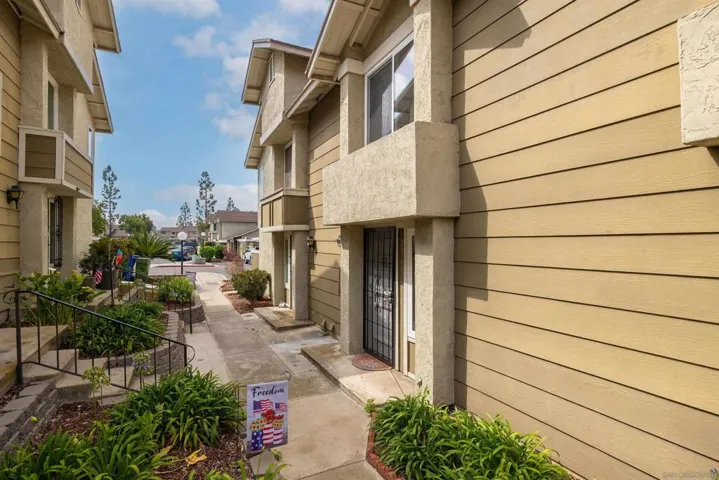2366 Adirondack Row 6, San Diego, California 92139