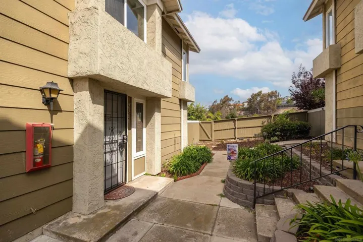 2366 Adirondack Row 6, San Diego, California 92139