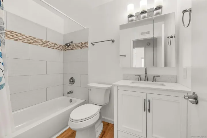 2366 Adirondack Row 6, San Diego, California 92139