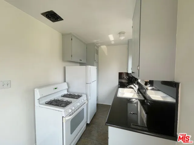 2986 Waverly Drive 4, Los Angeles, California 90039