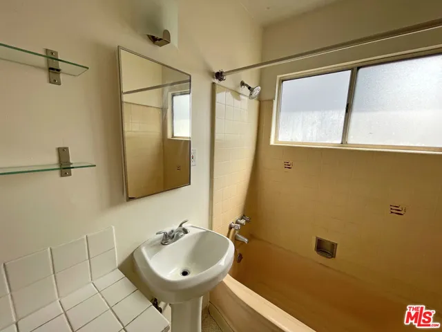 2986 Waverly Drive 4, Los Angeles, California 90039