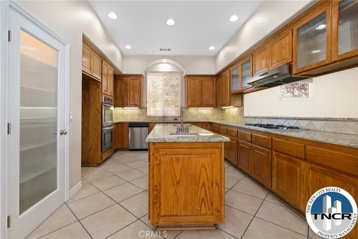 17998 Vista Point, Victorville, California 92395