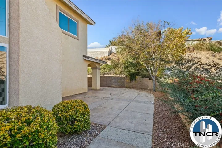 17998 Vista Point, Victorville, California 92395