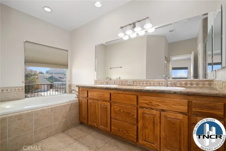 17998 Vista Point, Victorville, California 92395