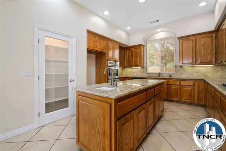 17998 Vista Point, Victorville, California 92395