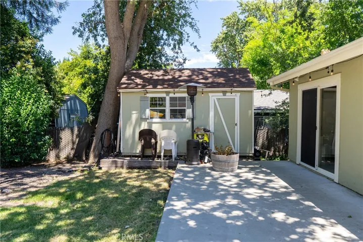 Off the back patio is a storage shed to store yard maintenance tools or other items.