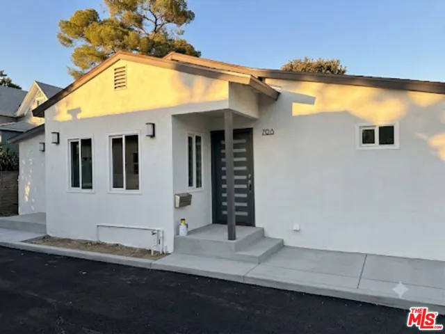 708 N El Molino Avenue, Pasadena, California 91104
