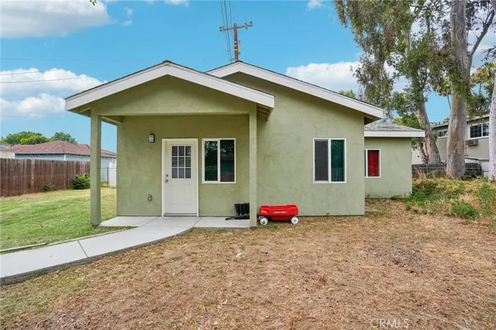 8905 Arrington Avenue, Downey, California 90240