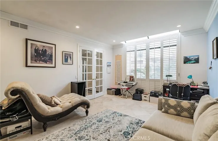 Property is unfurnished. Photos from previous tenant