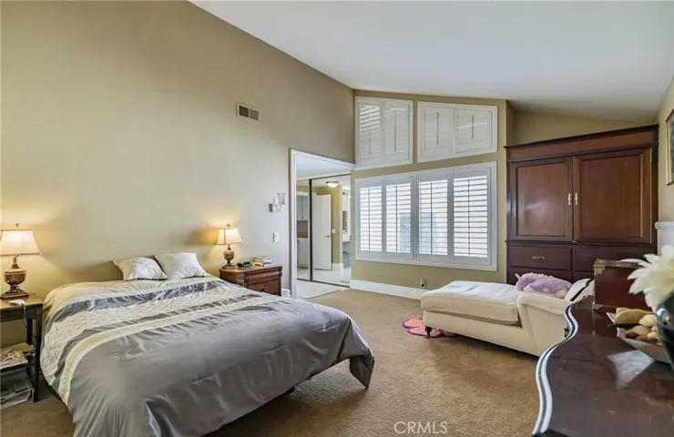 Property is unfurnished. Photos from previous tenant