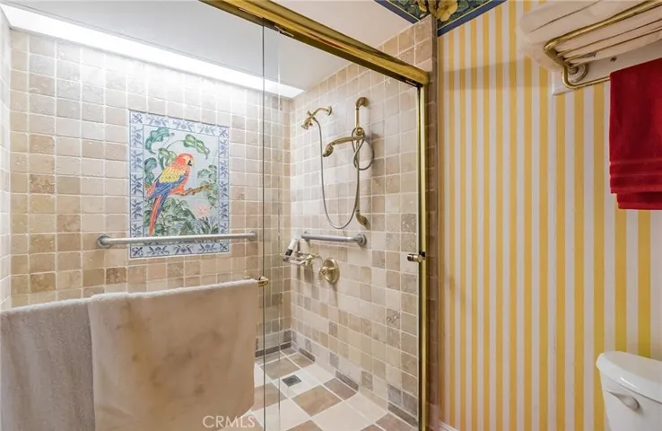 Property is unfurnished. Photos from previous tenant