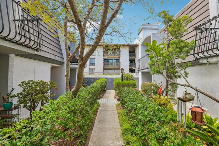 8105 Redlands Street 107, Playa Del Rey, California 90293
