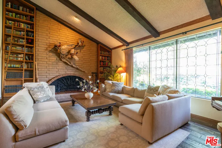 6320 Honolulu Avenue, Los Angeles, California 91214