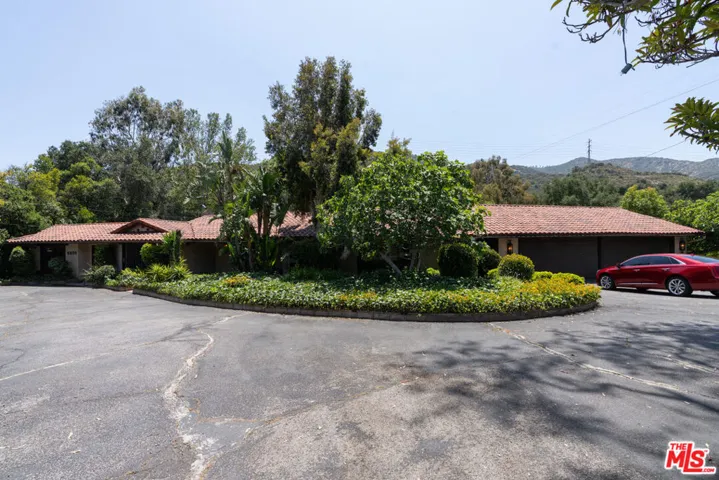 6320 Honolulu Avenue, Los Angeles, California 91214