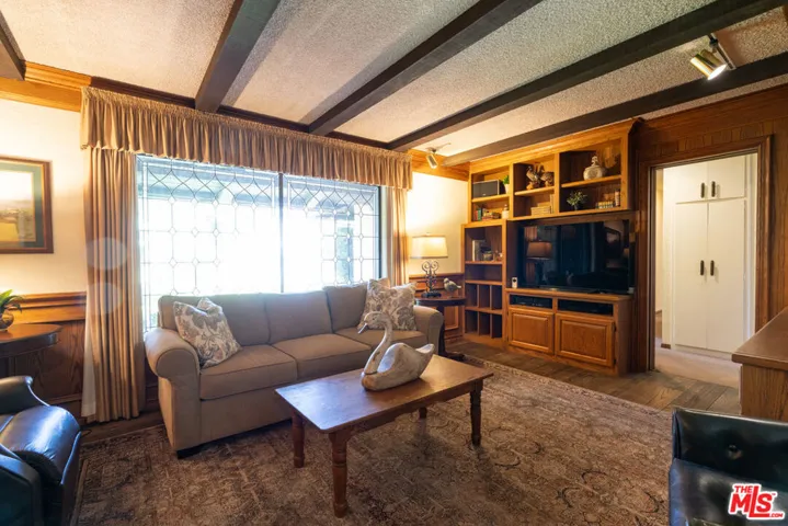 6320 Honolulu Avenue, Los Angeles, California 91214