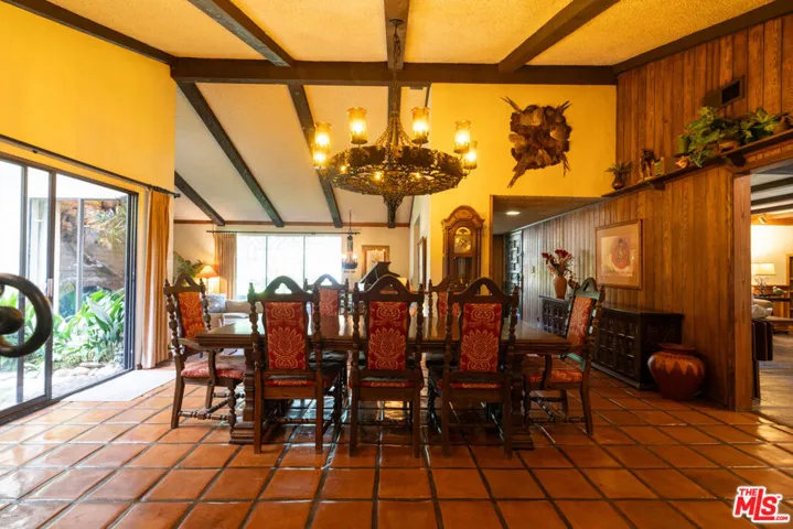 6320 Honolulu Avenue, Los Angeles, California 91214