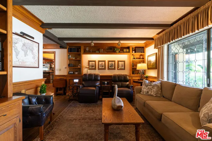6320 Honolulu Avenue, Los Angeles, California 91214