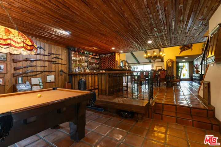 6320 Honolulu Avenue, Los Angeles, California 91214