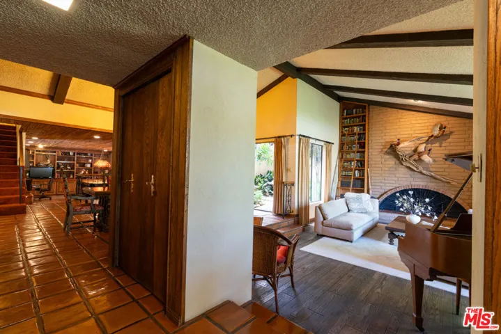 6320 Honolulu Avenue, Los Angeles, California 91214