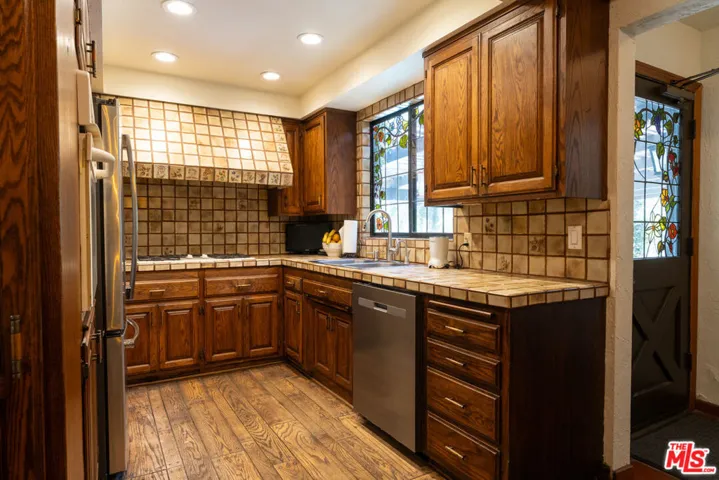 6320 Honolulu Avenue, Los Angeles, California 91214