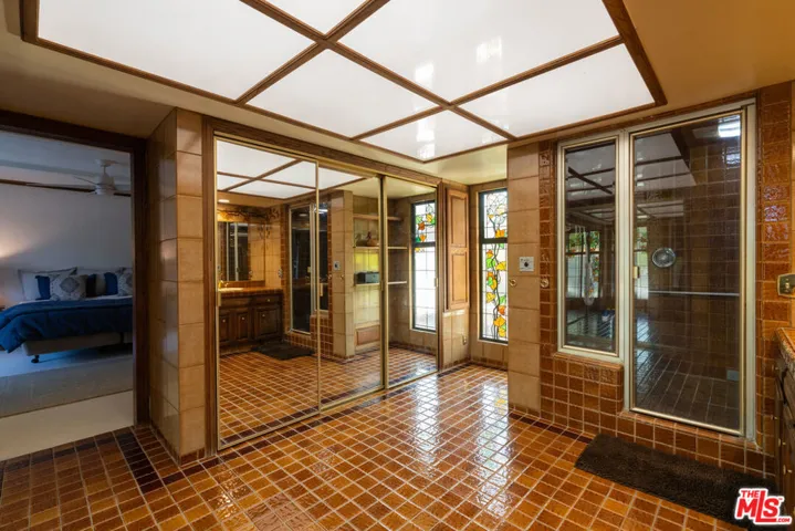 6320 Honolulu Avenue, Los Angeles, California 91214