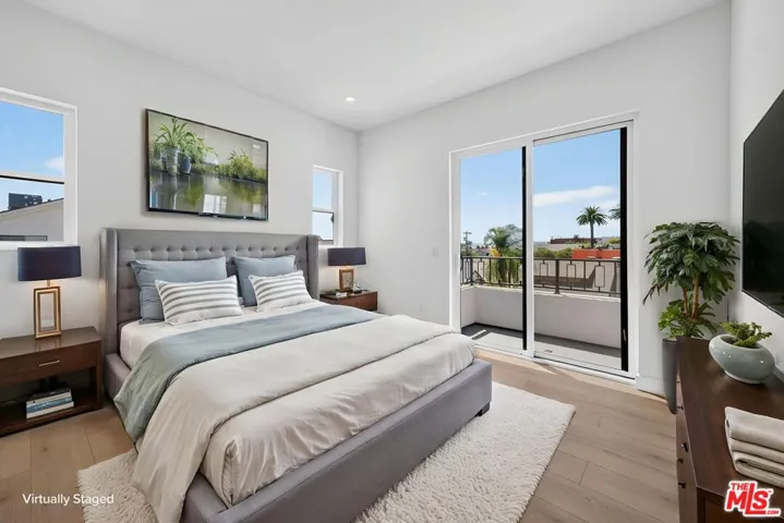 150 N Carondelet Street, Los Angeles, California 90026