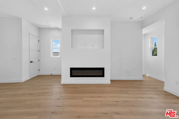 150 N Carondelet Street, Los Angeles, California 90026