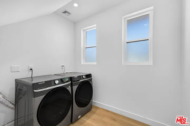 150 N Carondelet Street, Los Angeles, California 90026