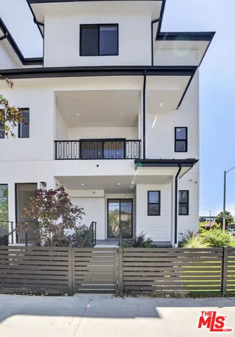 150 N Carondelet Street, Los Angeles, California 90026