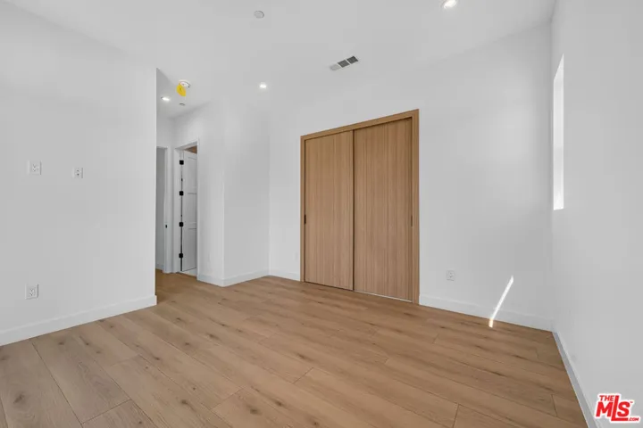 150 N Carondelet Street, Los Angeles, California 90026