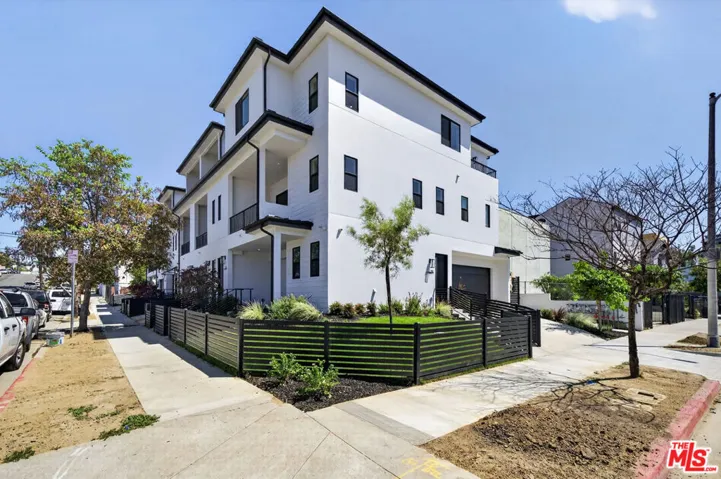 150 N Carondelet Street, Los Angeles, California 90026