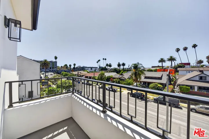 150 N Carondelet Street, Los Angeles, California 90026