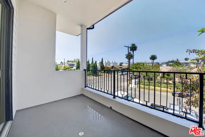 150 N Carondelet Street, Los Angeles, California 90026