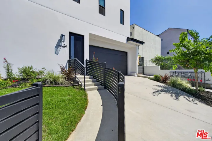 150 N Carondelet Street, Los Angeles, California 90026